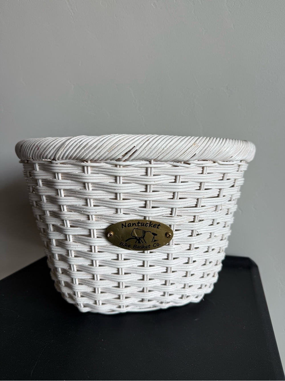 Nantucket Bike Basket Co Cliff Road Oval Willow White Bike Basket